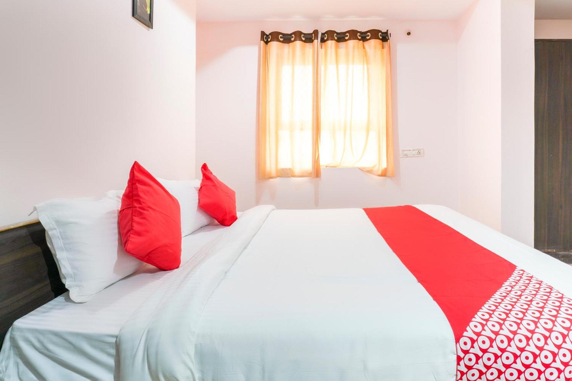 Spot On Sunshine Inn Hyderabad Eksteriør billede